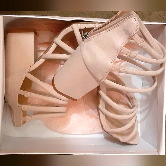 Justfab size 10 blush block heels with back zipper - Picture 3 of 3
